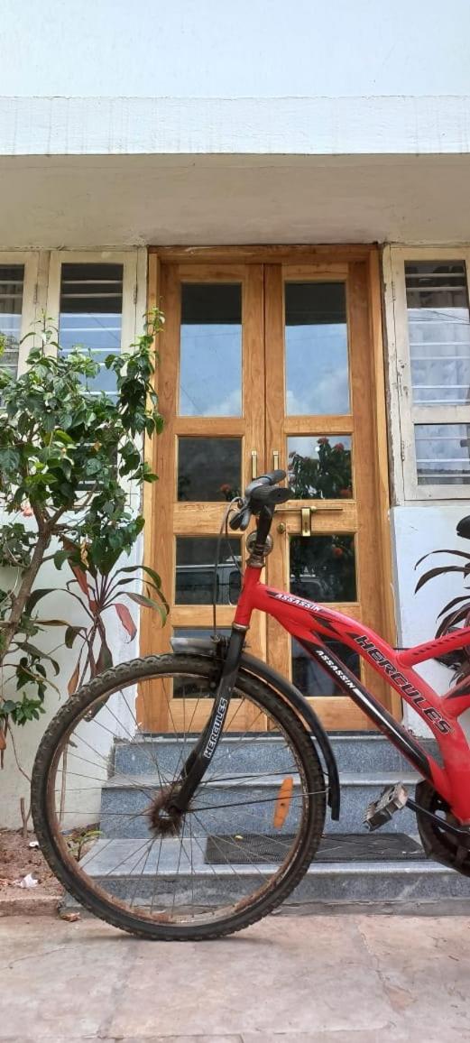 Swanky Sojourns Homestay コールハープル エクステリア 写真