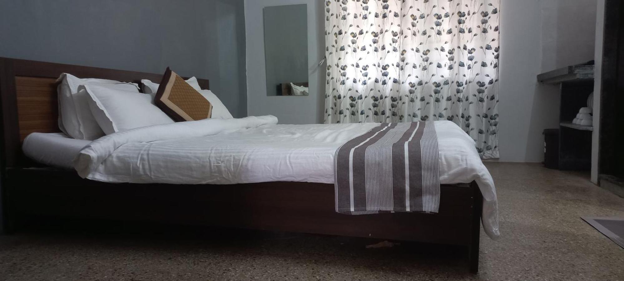 Swanky Sojourns Homestay コールハープル エクステリア 写真
